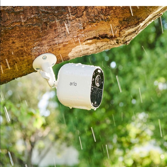 Arlo Essential Spotlight Camera | Wire-Free, 1080p Video | Color Night Vision - Picture 13 of 15